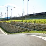 Muros de sustentação de terras em blocos pré-fabricados de betão